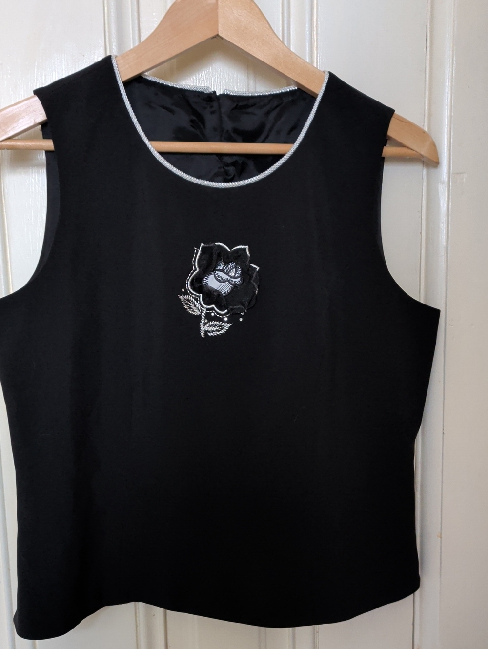 Vintage Black Sleeveless Embroidered Flower Top